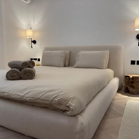 Stunning Seafront Apartment, Panoramic Sea Views Apartman