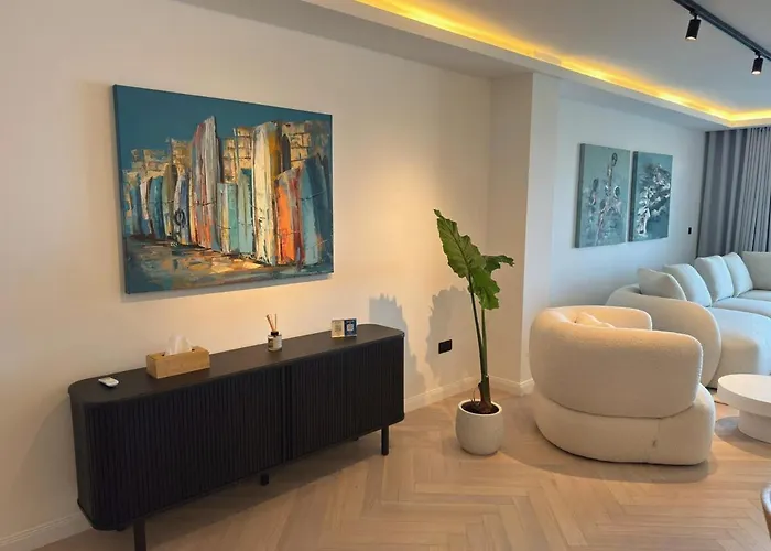 Stunning Seafront Apartment, Panoramic Sea Views Apartament *