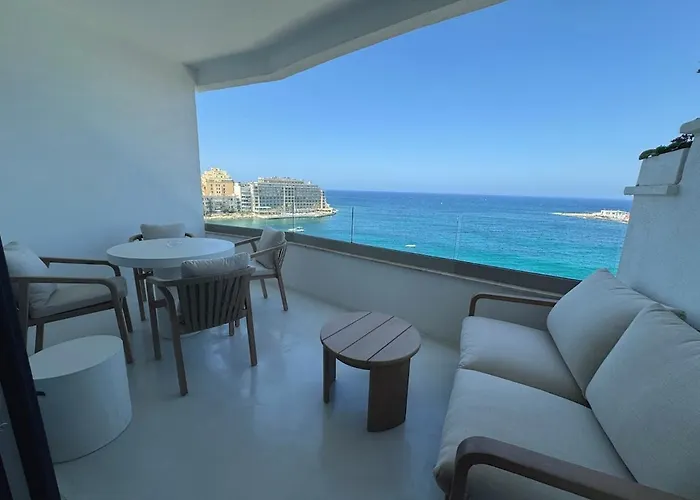 Stunning Seafront Apartment, Panoramic Sea Views Apartman San Ġiljan