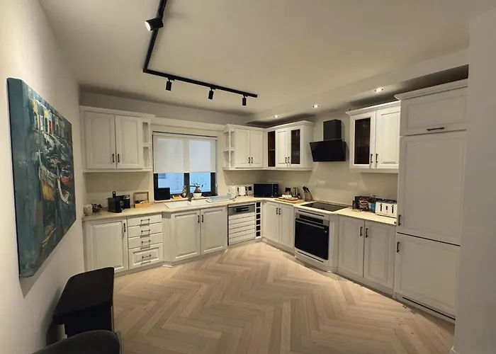 Apartament Stunning Seafront Apartment, Panoramic Sea Views