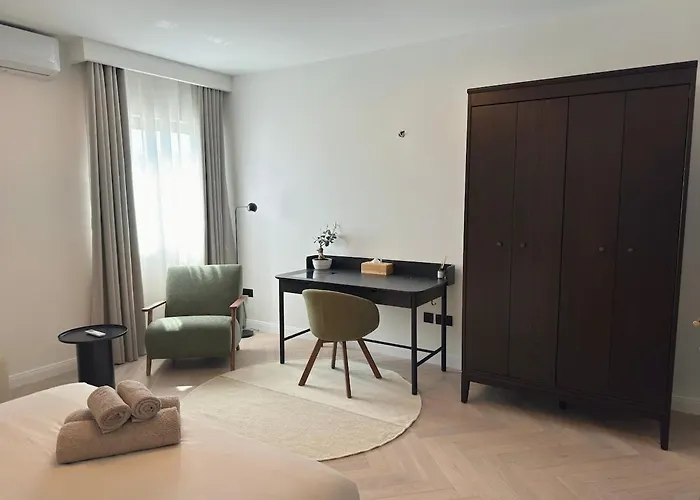 Stunning Seafront Apartment, Panoramic Sea Views Apartman *