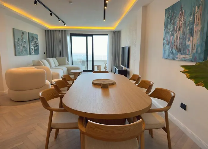 Stunning Seafront Apartment, Panoramic Sea Views * St. Julian's