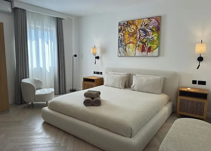 Stunning Seafront Apartment, Panoramic Sea Views St. Julian's