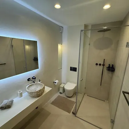 Apartment Stunning Seafront Apartment, Panoramic Sea Views