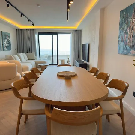 Stunning Seafront Apartment, Panoramic Sea Views * Saint Julian's