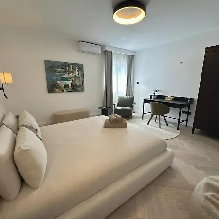 Stunning Seafront Apartment, Panoramic Sea Views Apartment